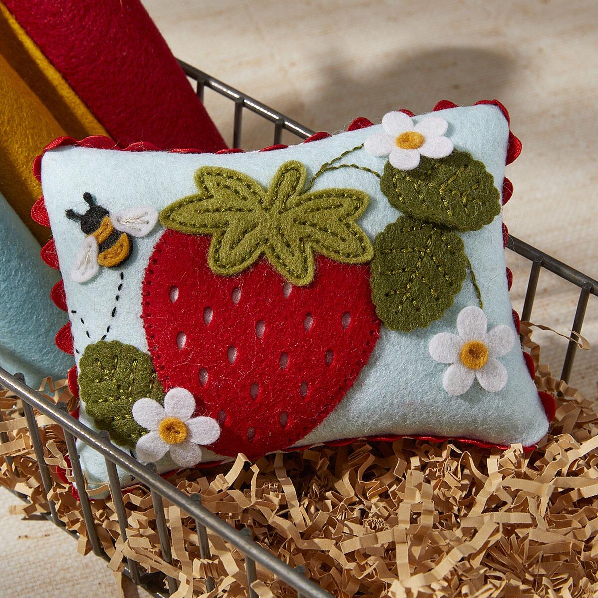 Spellbinders Felt Berry Blossom Etched Dies from the Summer Felt Stitch & Create Collection by Nichol Spohr - Spellbinders - 5